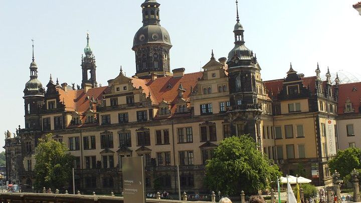 Dresden Castle Tour with New Green Vaults and Parade Rooms