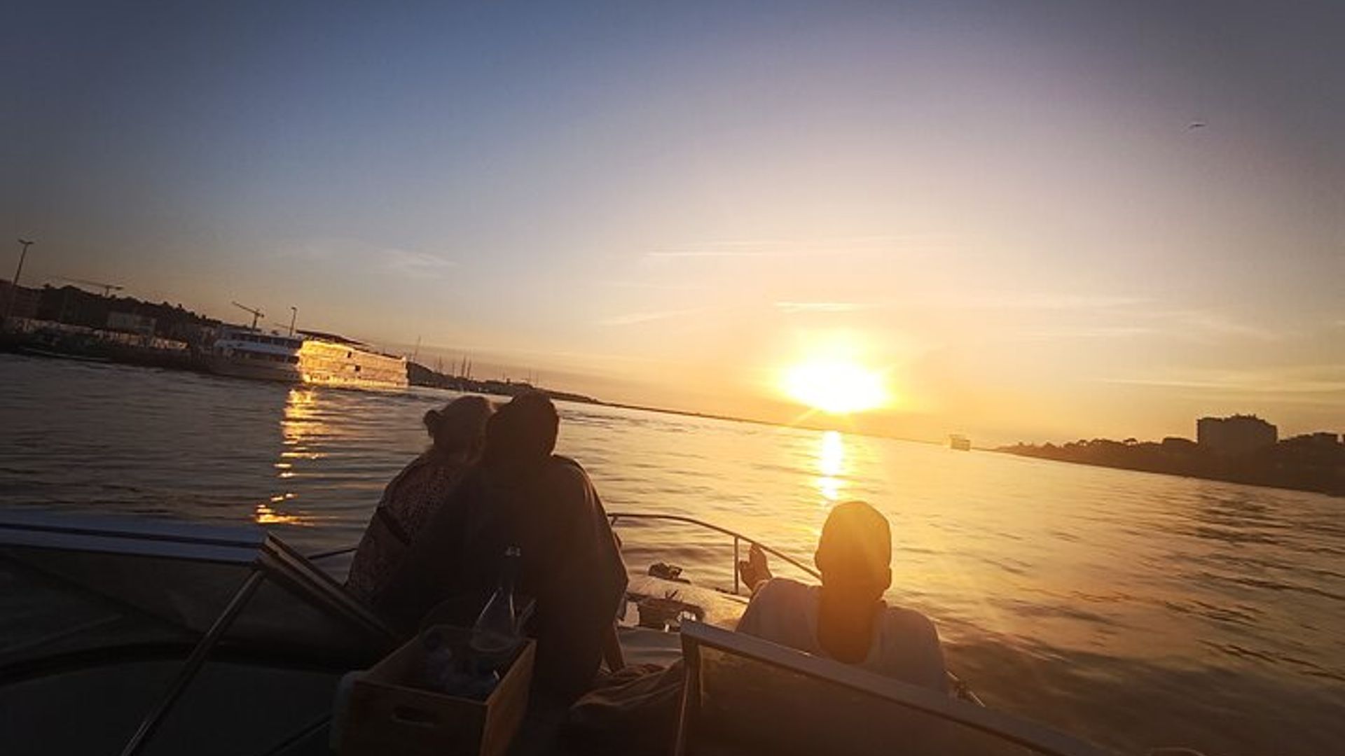 6 Pontes e Passeio de Barco pela Ribeira (1h30m) com Opção de Pôr do Sol