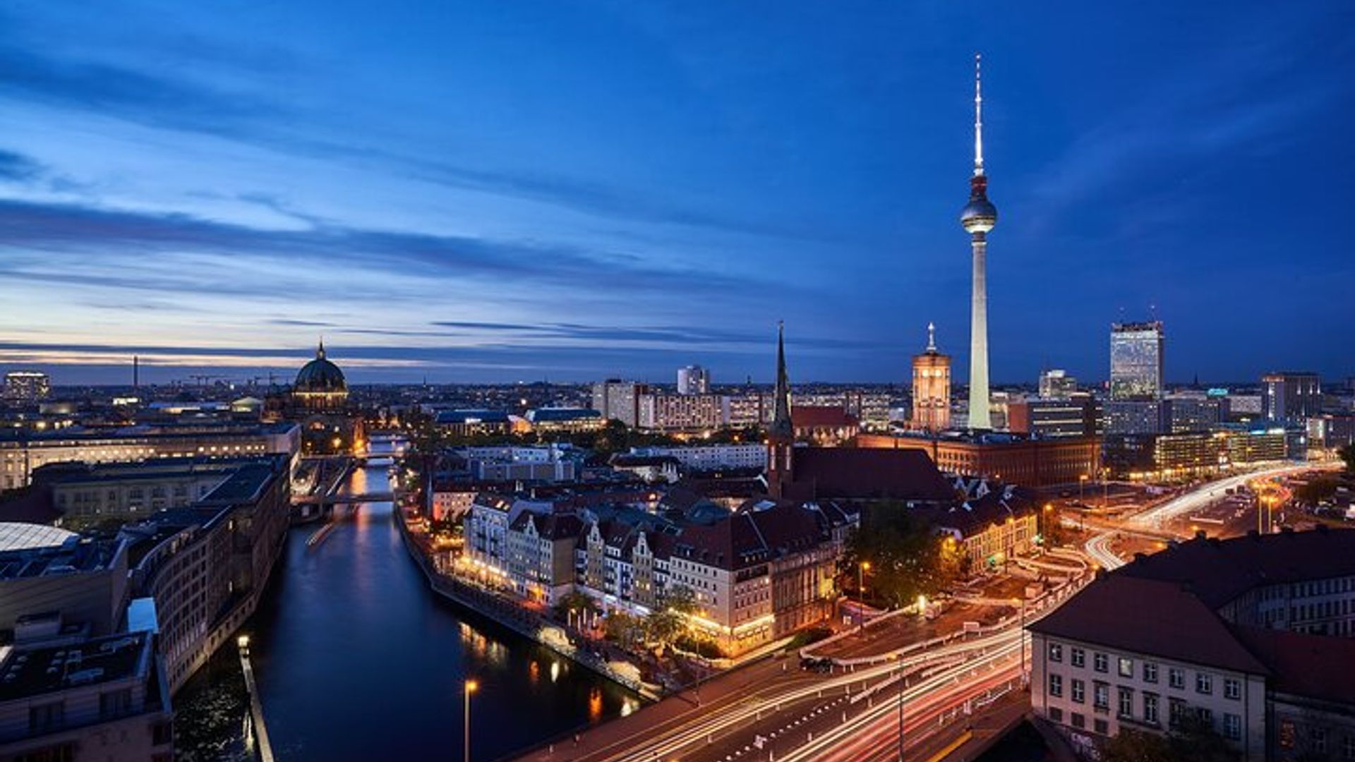Berlin 4-Course Sunset Dinner Cruise Including Drinks