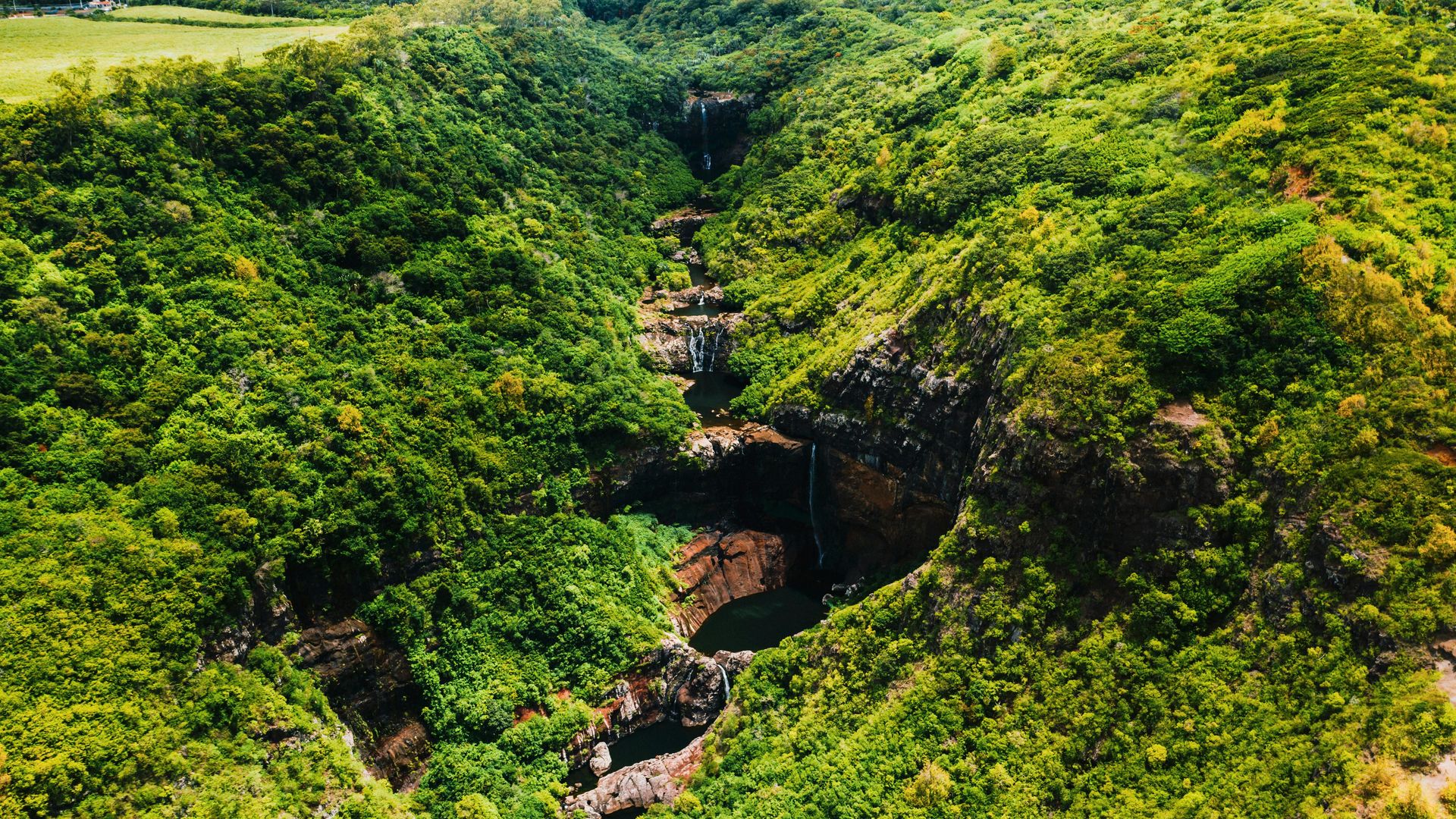 Mauritius 7 cascades canyoneering at the Tamarind Falls