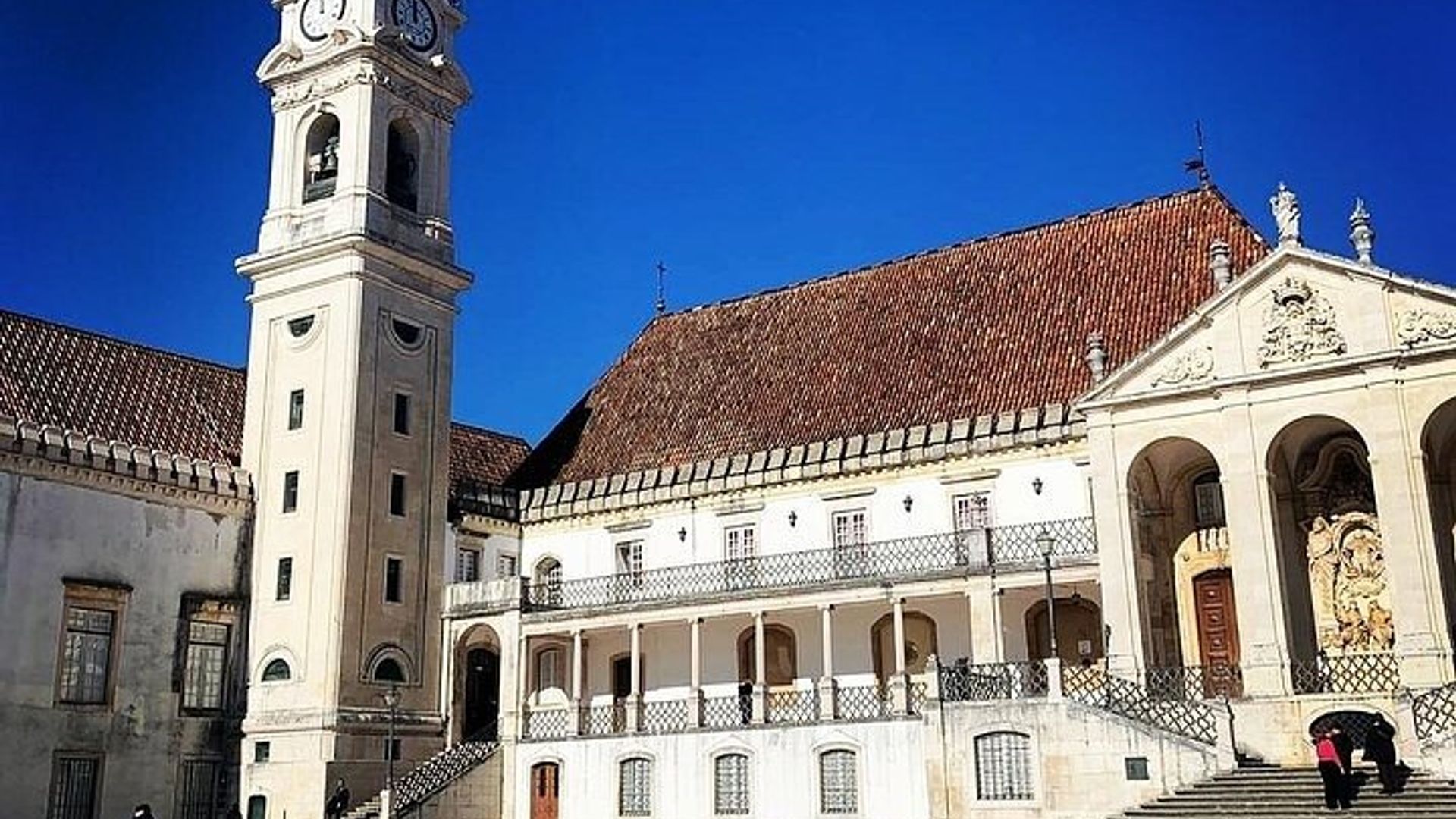 Algarve à Porto Jusqu'à 3 arrêts : Óbidos, Nazaré et Aveiro