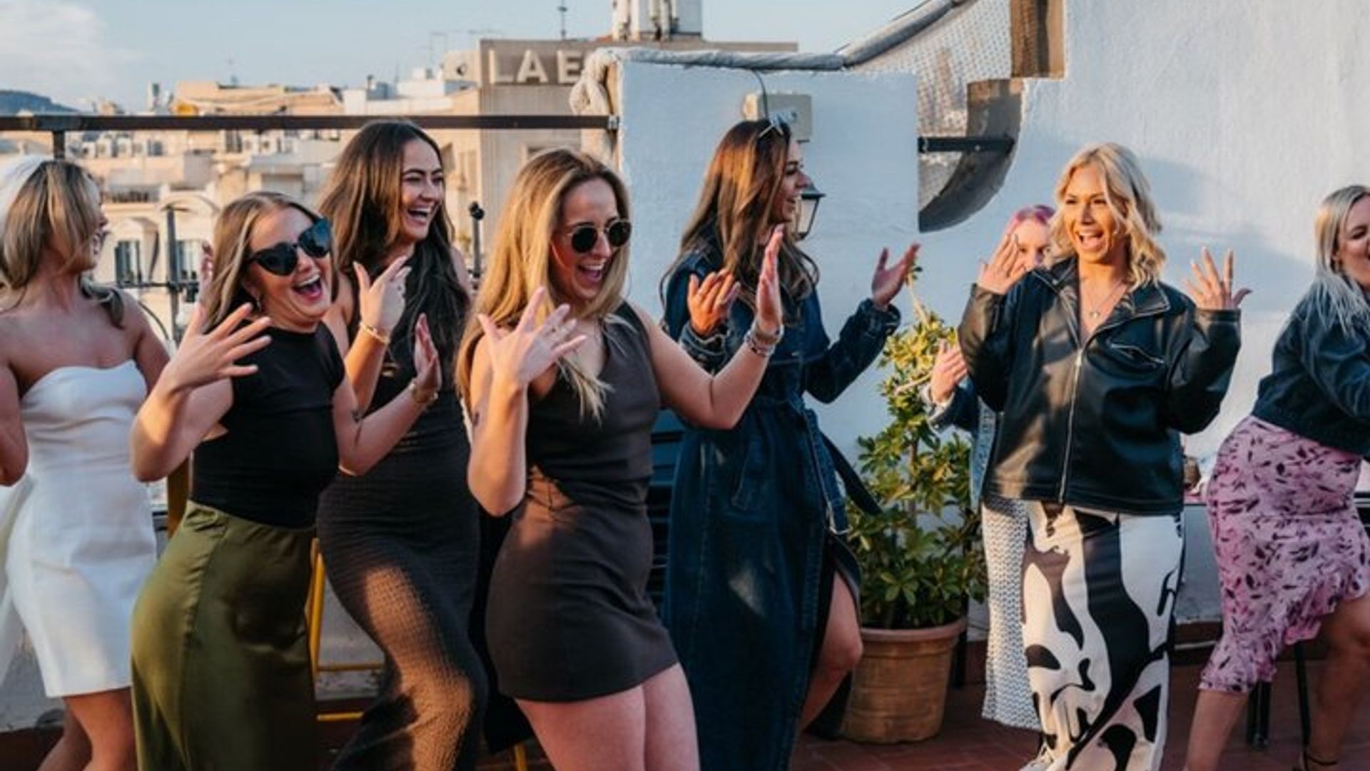 Barcelona: Rooftop Salsa Class with Unlimited Sangria