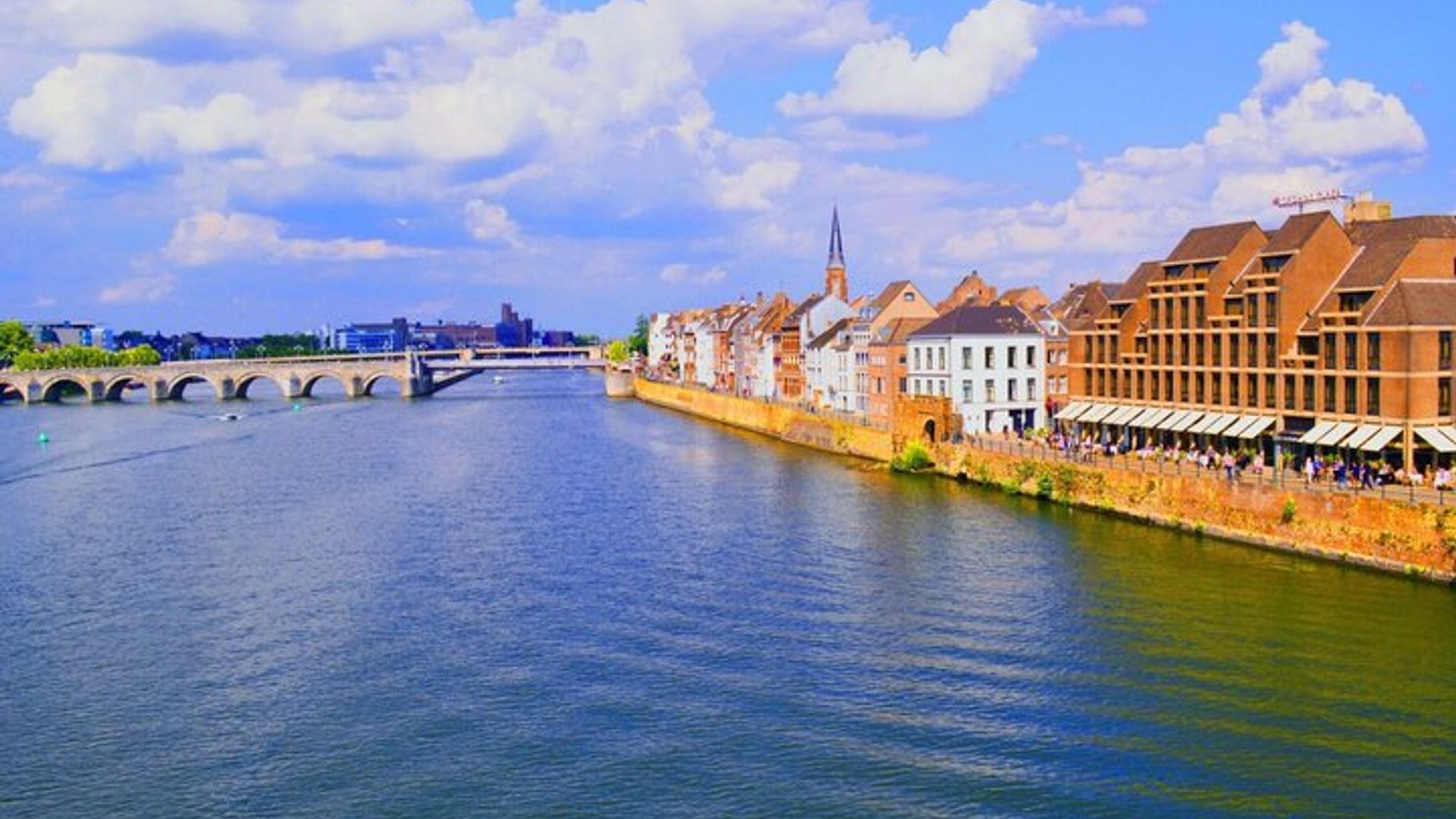 TOP Maastricht : Private Guided Tour with your mobile