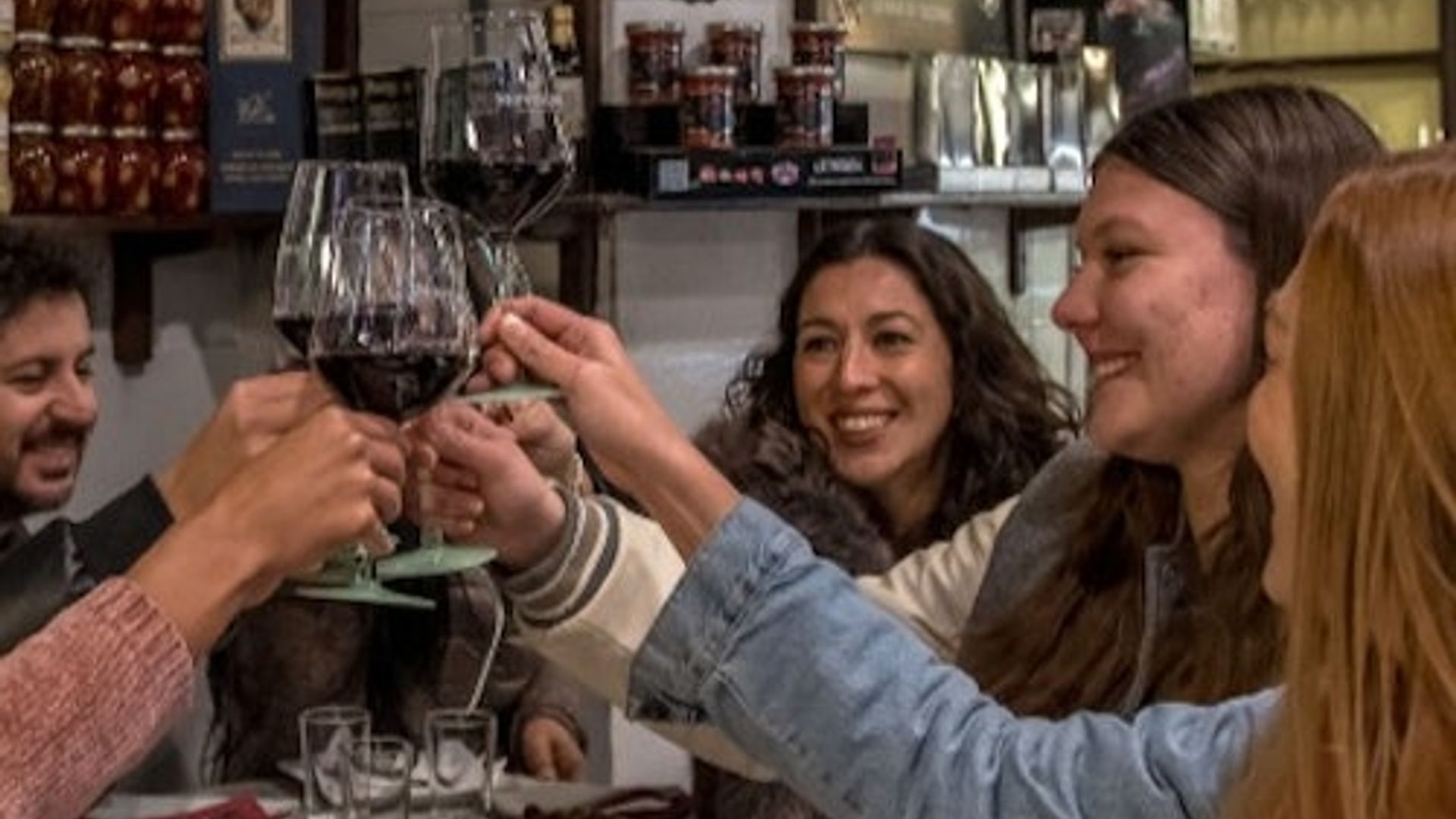 Barcelona: Guided Walking Tour + Tapas Tastings & Drinks