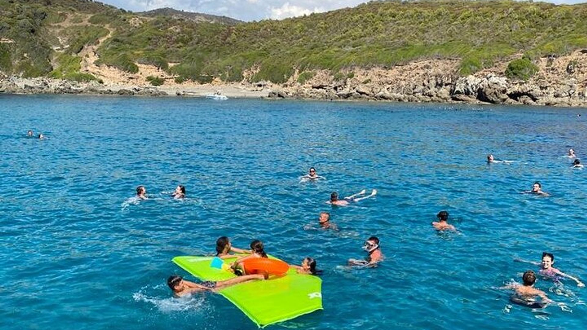 De Sagone/Cargèse: Scandola Girolata 2h Calanques Piana Swimming