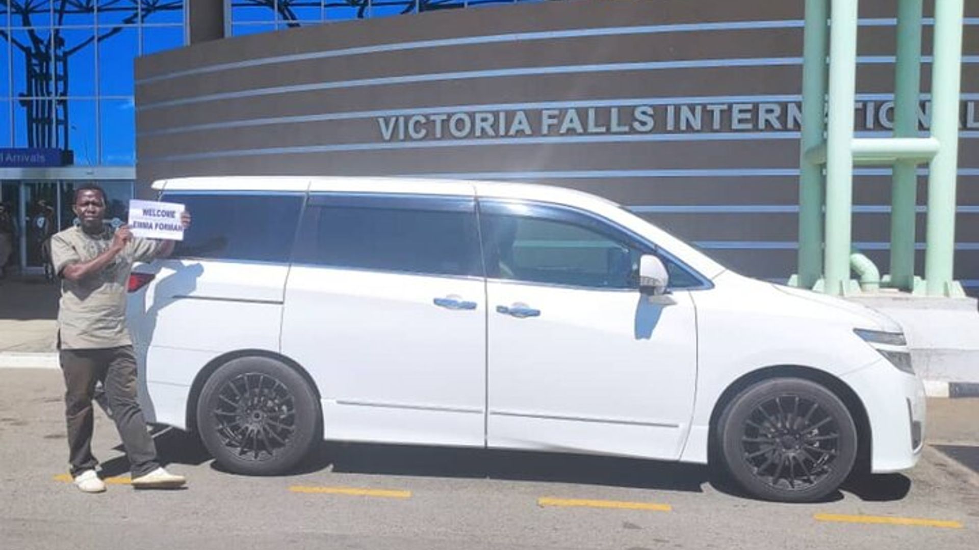 Private Airport transfer for 1 to 4 guests