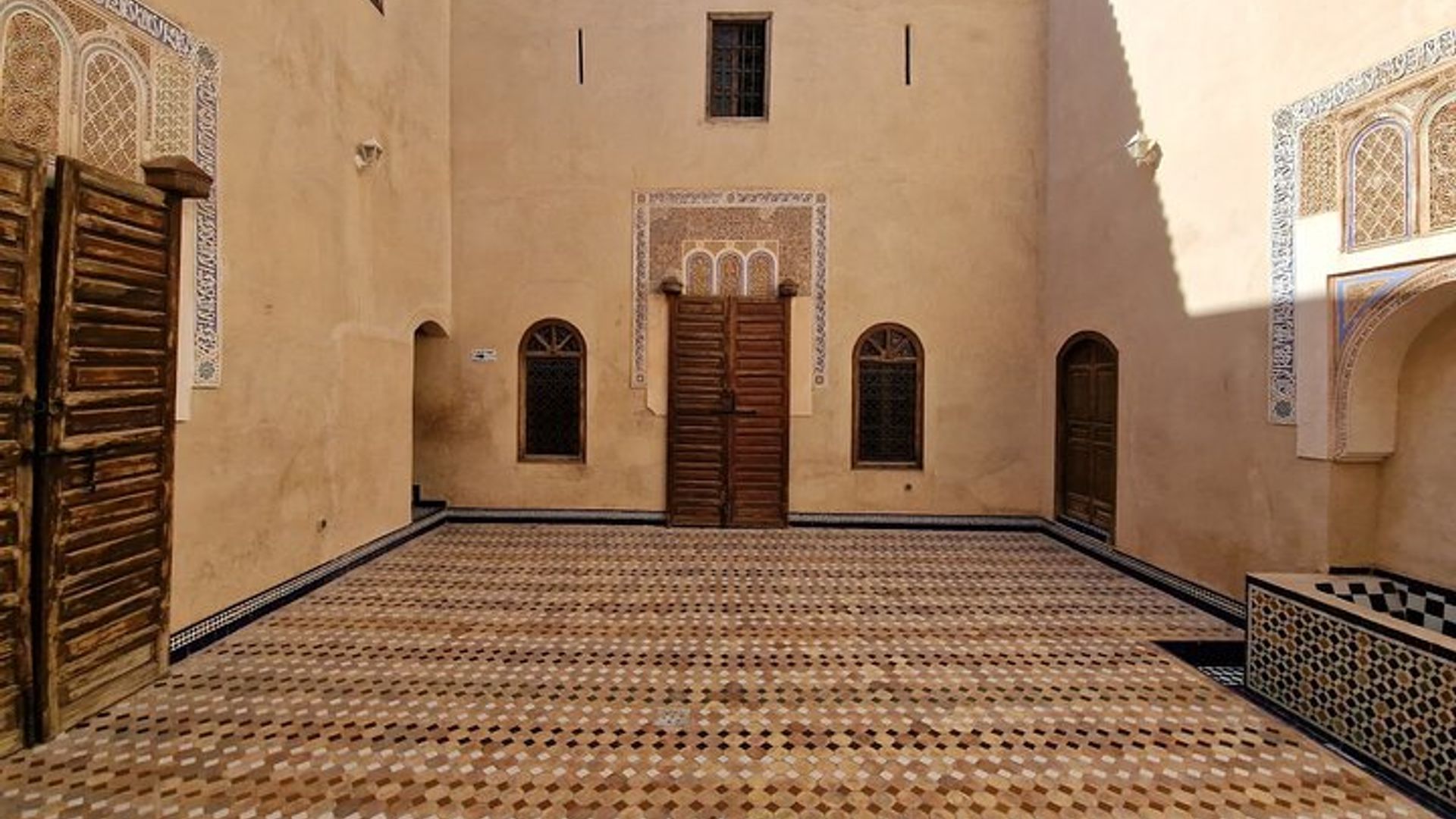 Tour di Scoperta di Marrakech: Palazzo Bahia e Tombe Saadiane