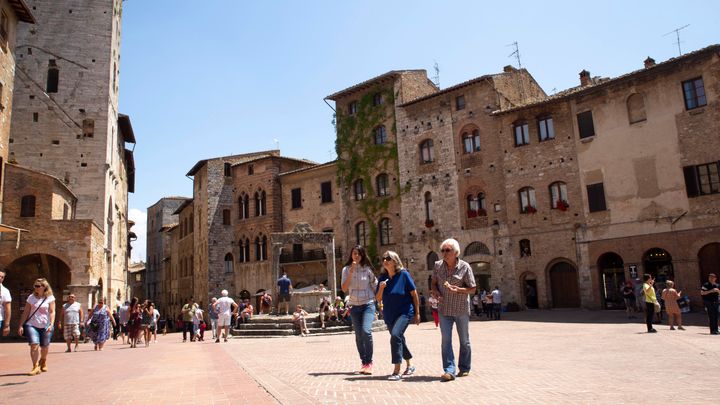 Private Tour - Classic Chianti Villages & San Gimignano with Wine Tastings & Lunch