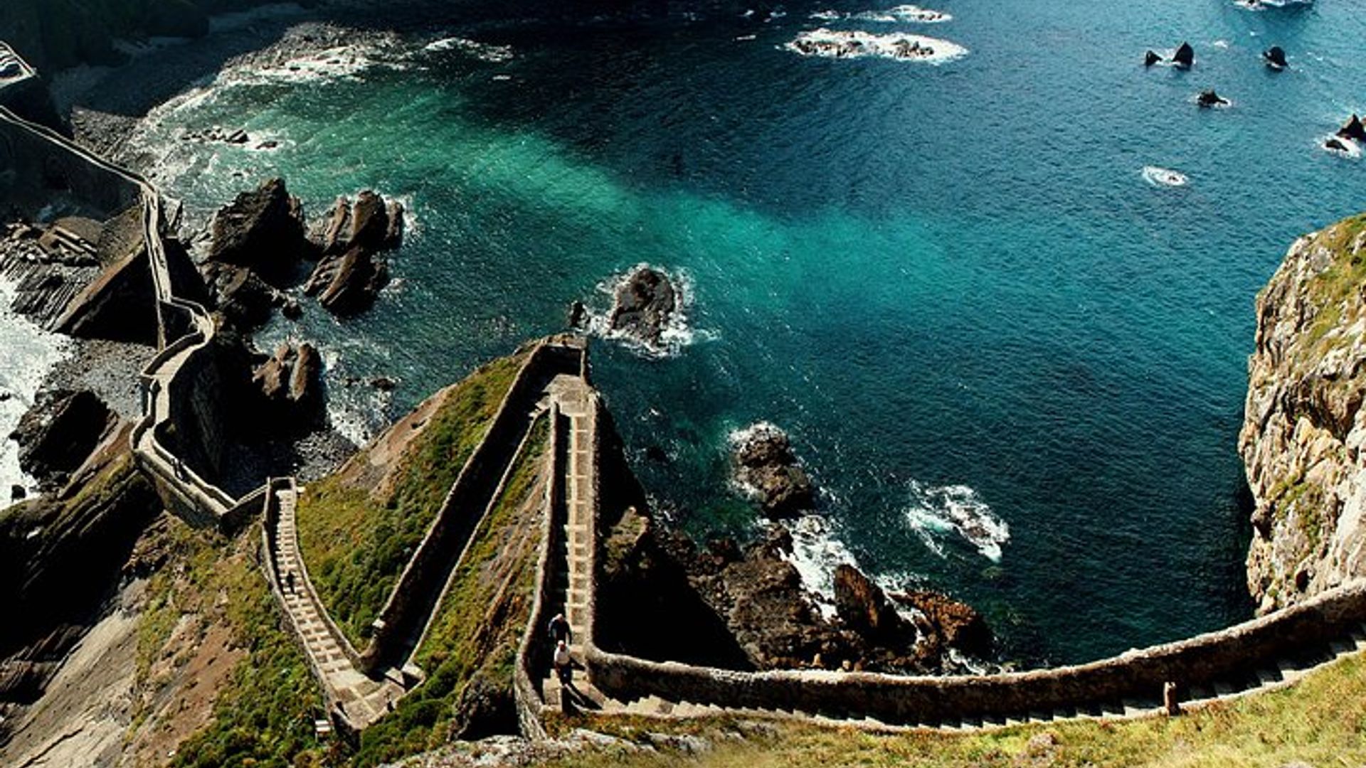 Bilbao, Guggenheim y Gaztelugatxe: Grupo reducido con almuerzo