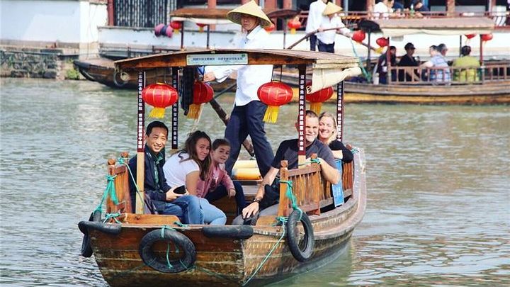 Zhujiajiao Water Town and Shanghai Highlights: Private Tour