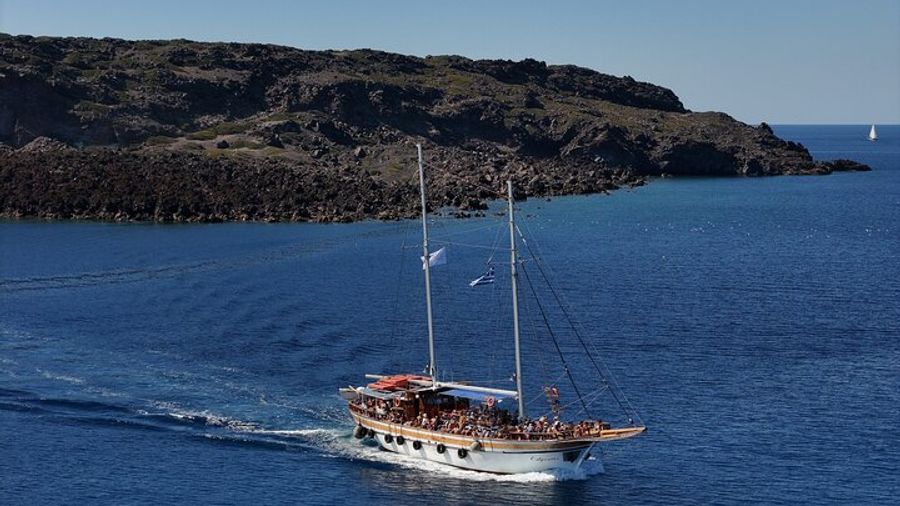 Santorini Volcano and Hot Springs Boat Tour