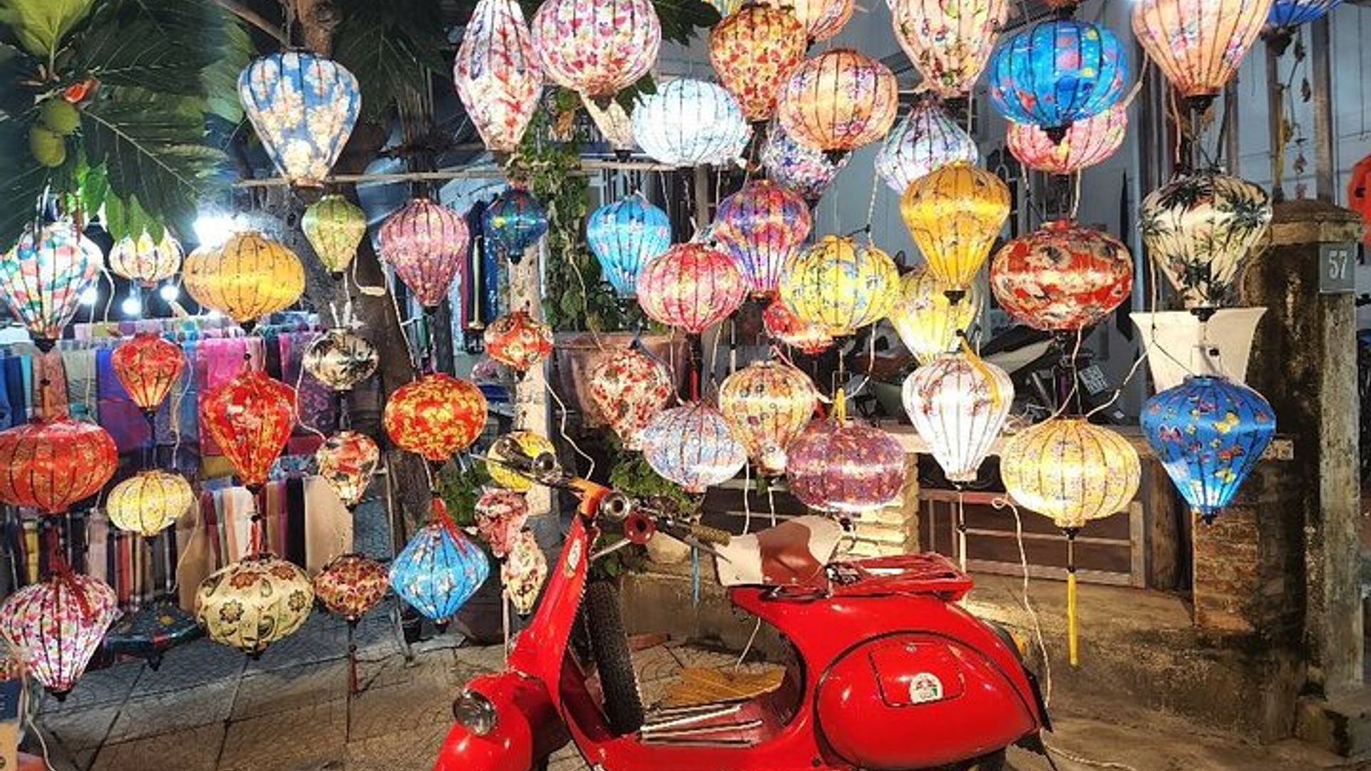 Private Tour MARBLE MOUNTAIN-Caves &HOI AN Ancient Town-BoatRide