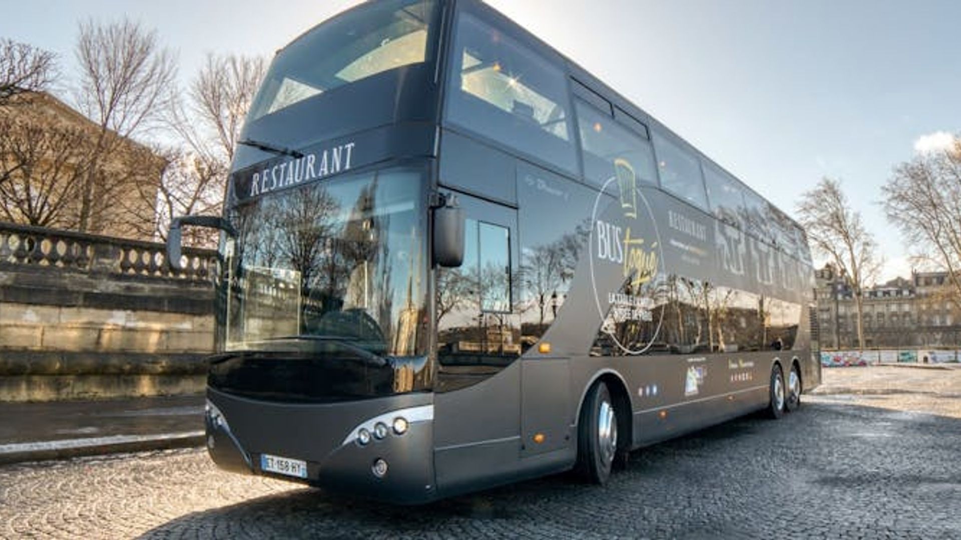 Paris panoramic bus tour with an on-board lunch from Champs-Elysées