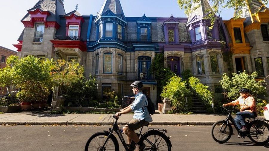 Montreal Neighborhoods Small-Group Bike Tour
