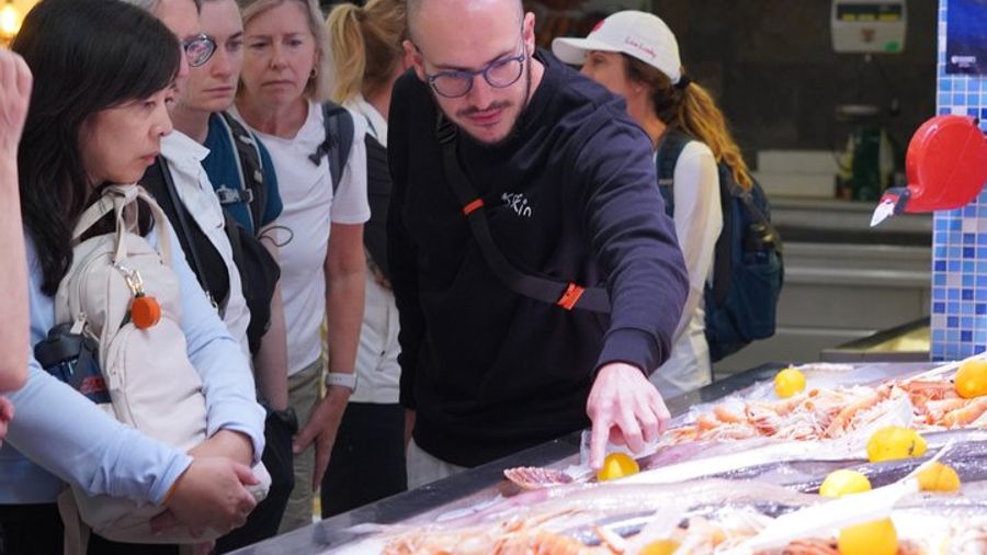 San Sebastian: Basque Cookery Class and Market Tour