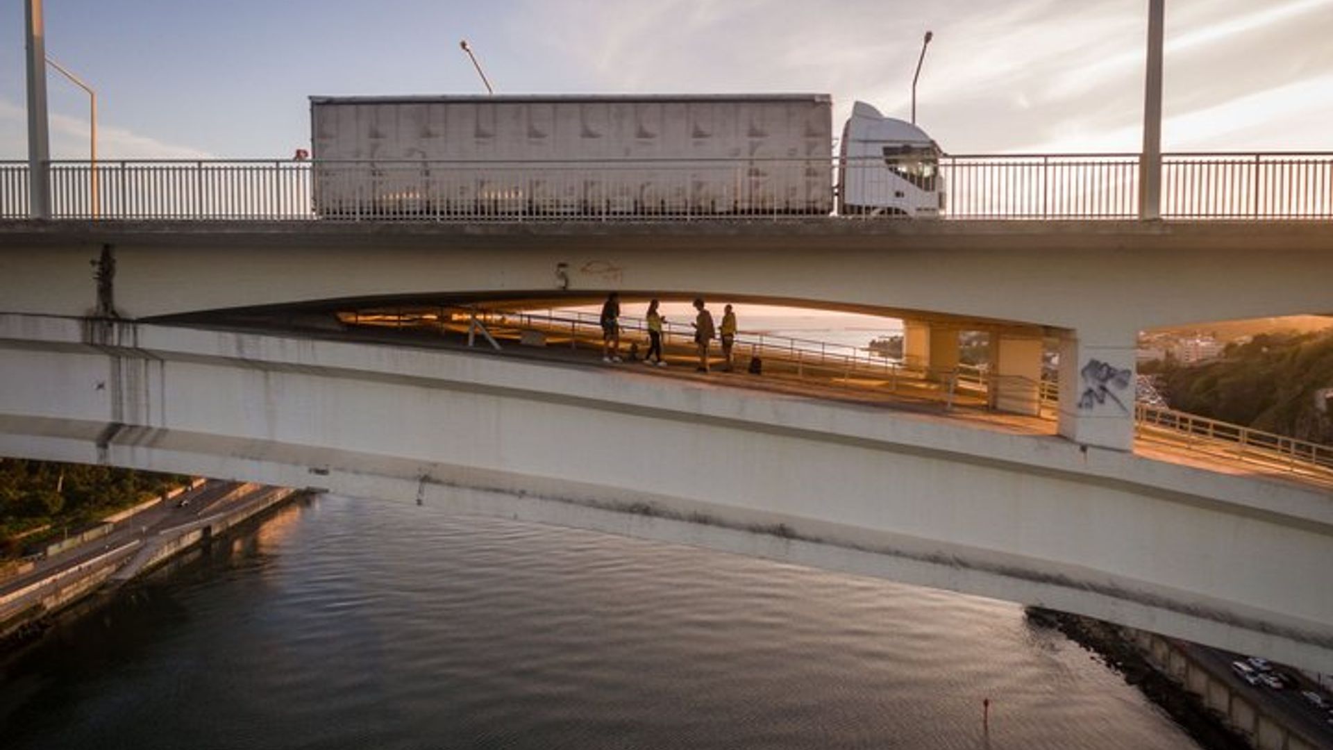 Montée du pont de Porto