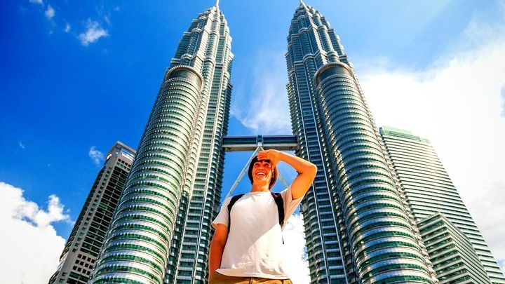 Kuala Lumpur Private Tour with Petronas Towers and Batu Caves