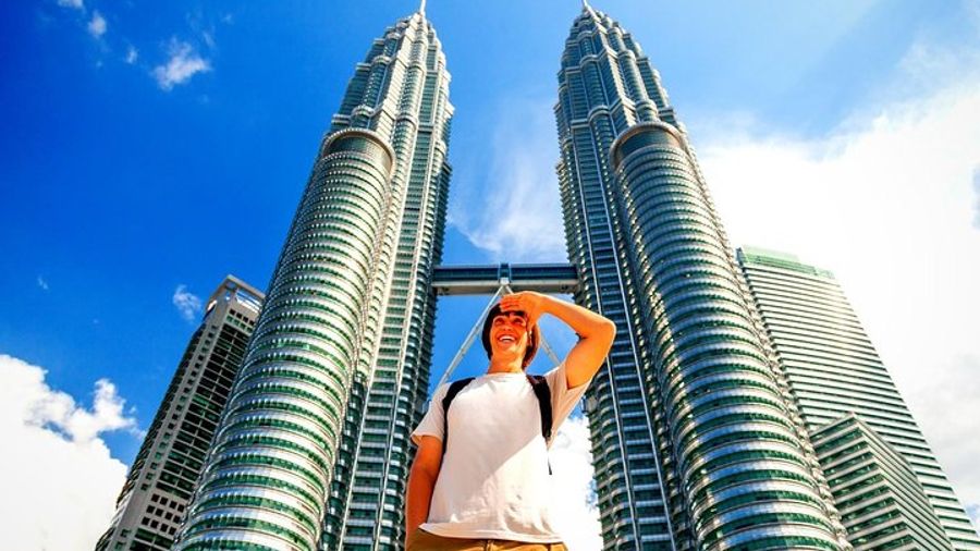 Kuala Lumpur Private Tour with Petronas Towers and Batu Caves