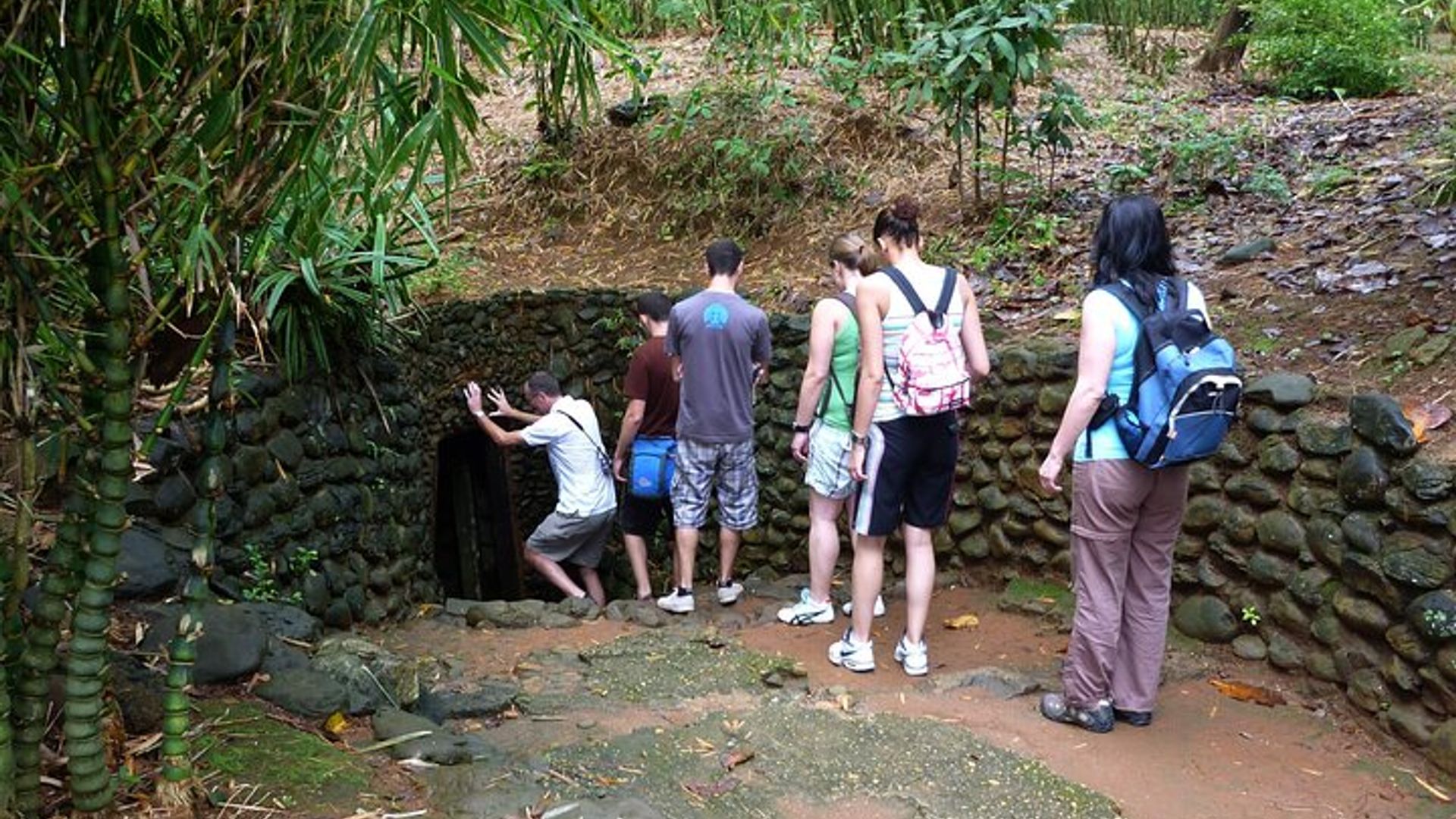 Tour privado: Túneles de Cu Chi - Excursión de un día a los templos de Cao Dai