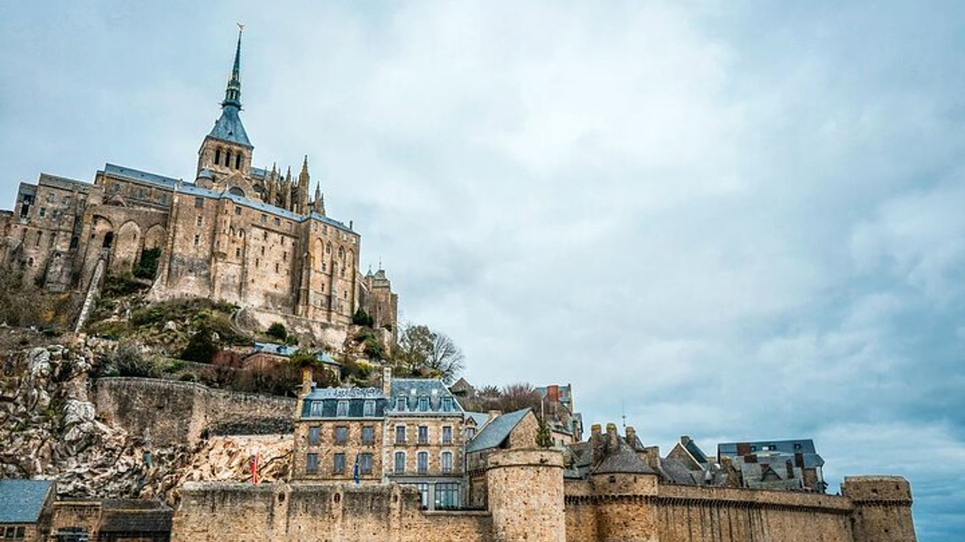 Excursión privada de día D a Omaha Beach con traslado CDG y champán