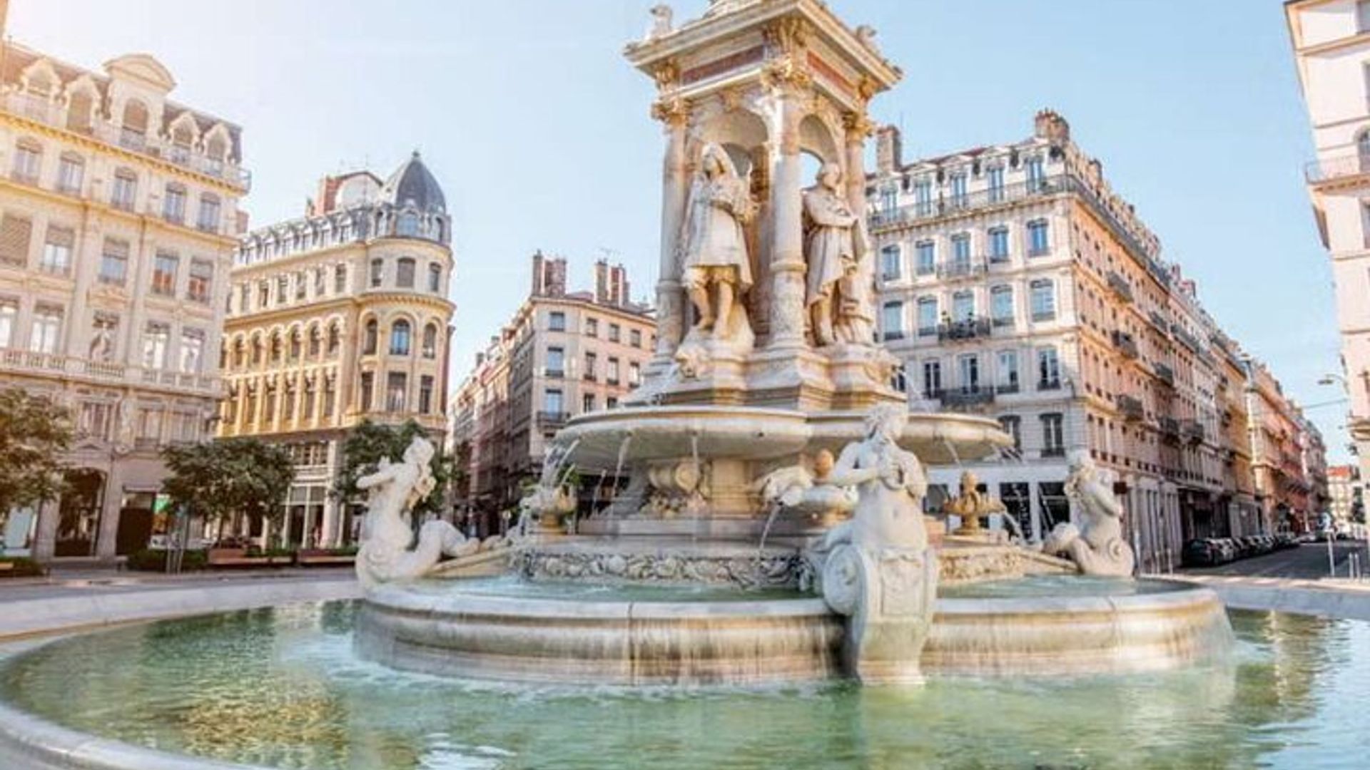 Guided Walking Tour through the streets of Lyon