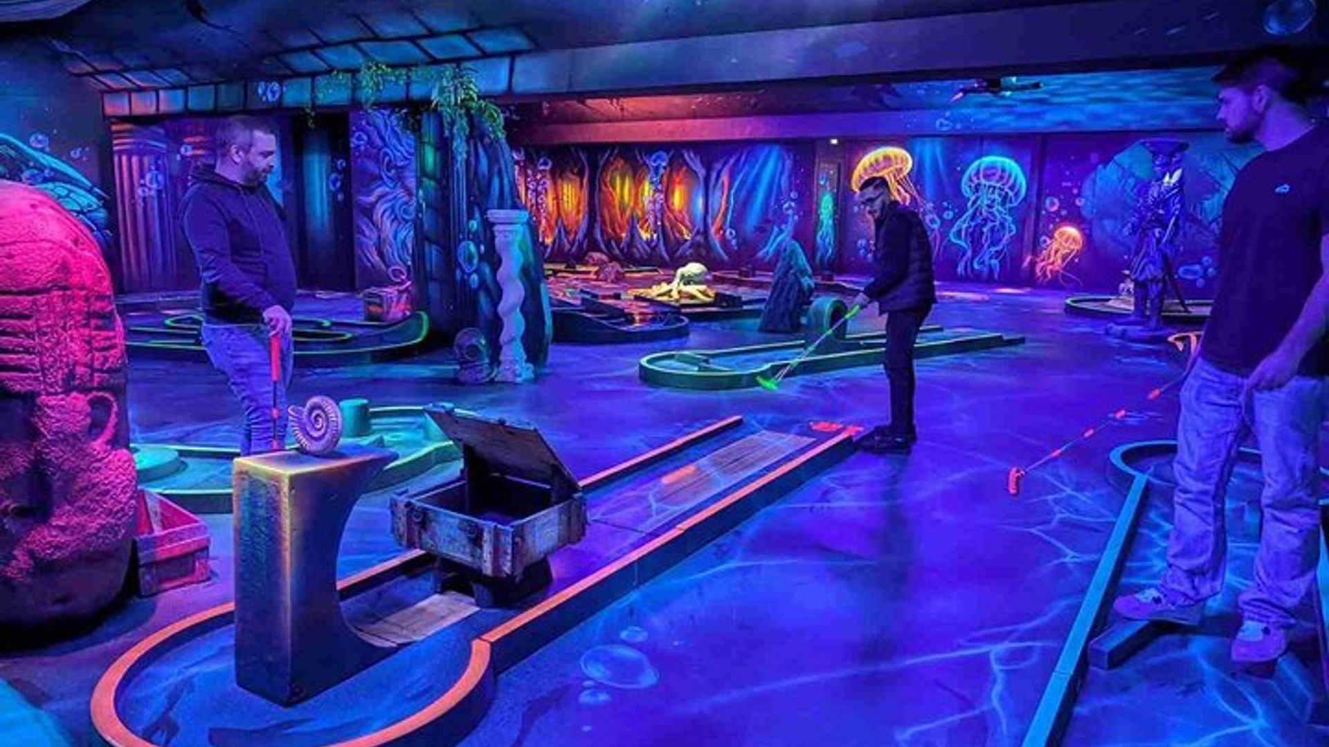 Ticket 45min Game - Fluorescent Mini Golf Under the Ocean