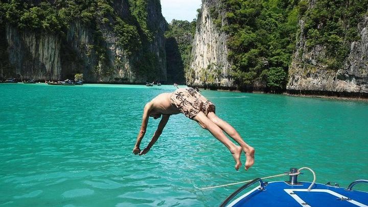 Phi Phi and Maya Bay Speedboat Tour With Pickup