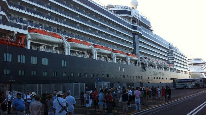 From Civitavecchia Port with Colosseum & Roman Forum