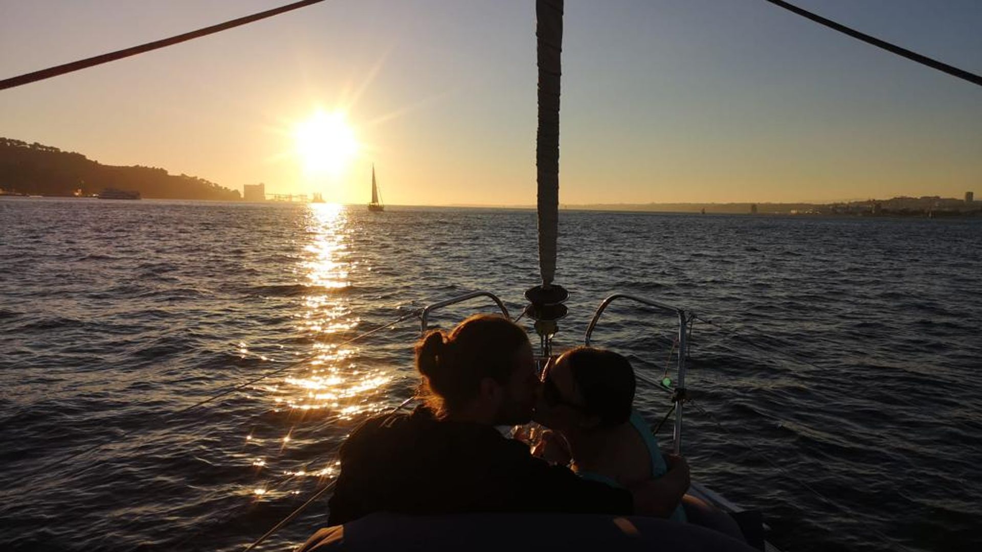 Lisbon Romantic Private 2h Sunset Cruise with sparkling wine