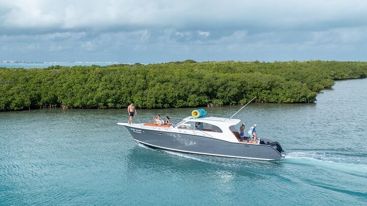 Isla Mujeres and Cancun Exclusive Private Yacht Tour