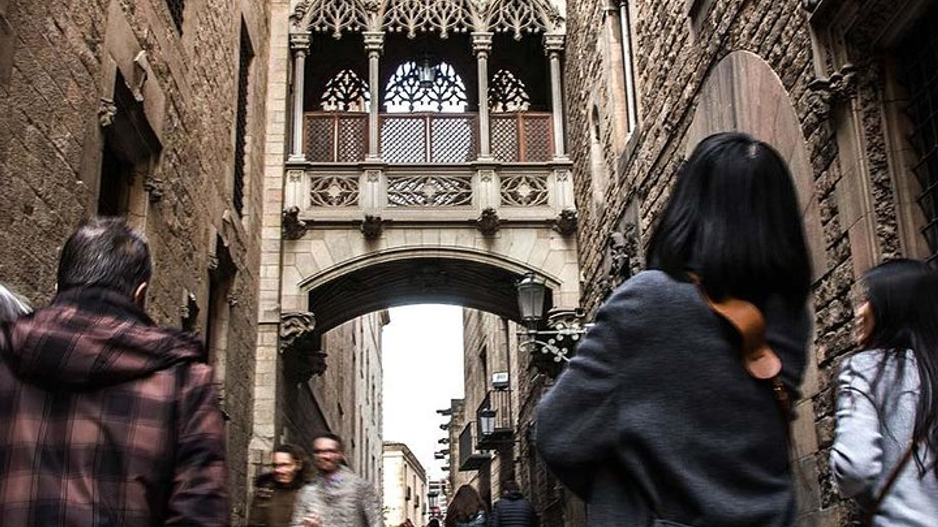 Barcelona Private Walking Tour With Tapa and Drink
