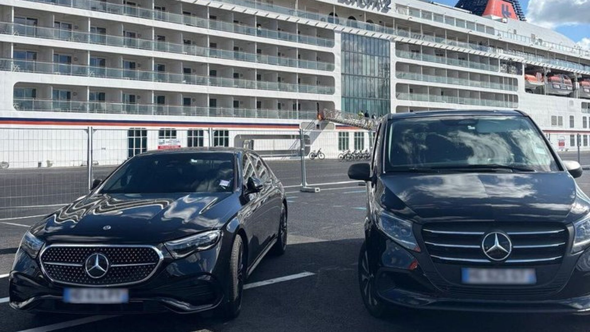 Bayeux to Paris: Private Transfer with Optional Giverny Stop