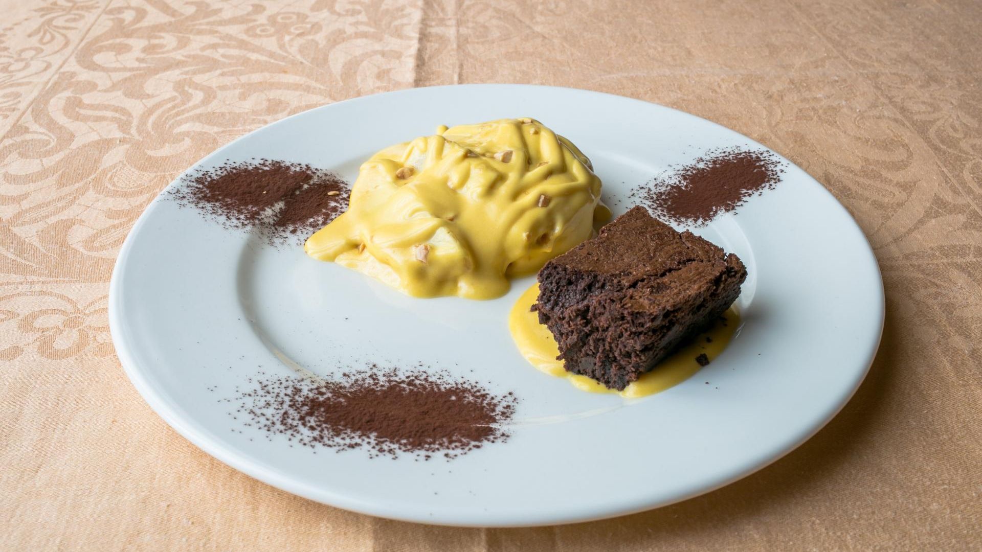 Private lunch or dinner with an Italian family with cooking demo and wines included in Modena