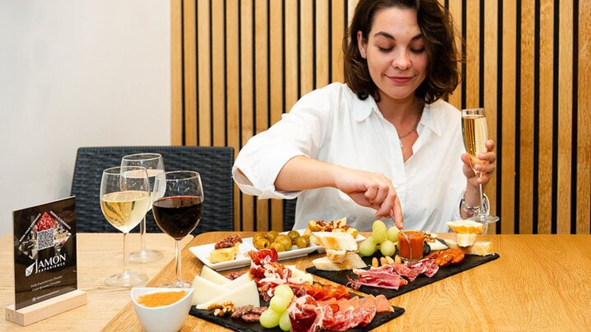 Barcelona: Sagrada Familia Private Gourmet Food Tasting
