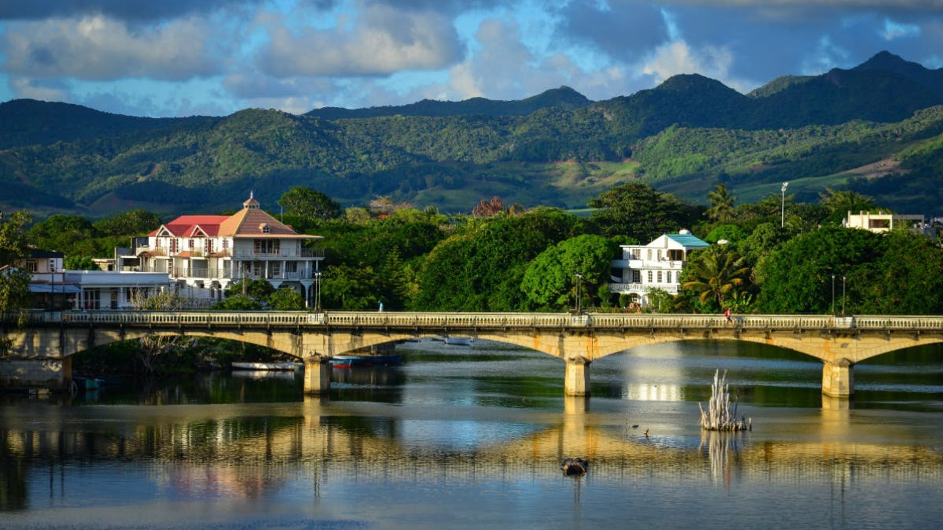Mahebourg walking tour with Biscuiterie Rault visit