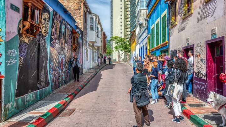 Graffiti Tour: a fascinating walk through a street art City