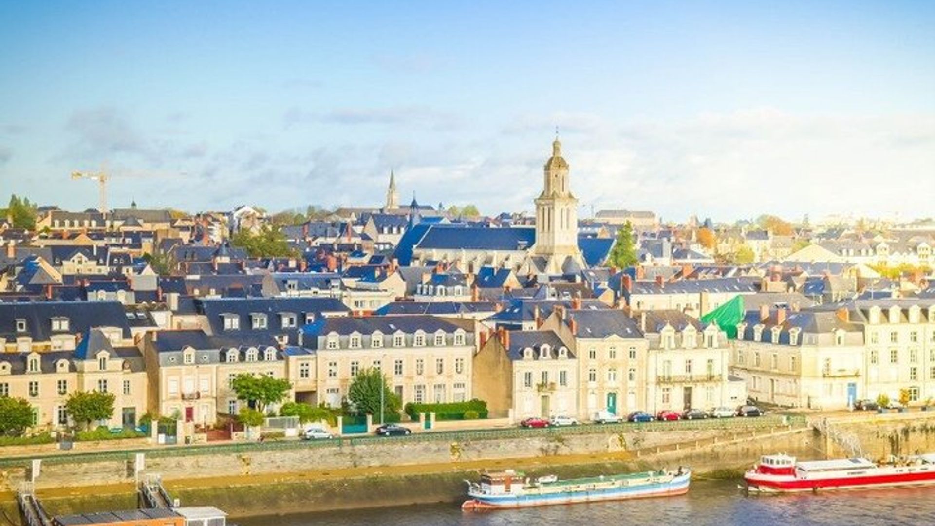 TOP Angers: Private Guided Tour with Your Mobile