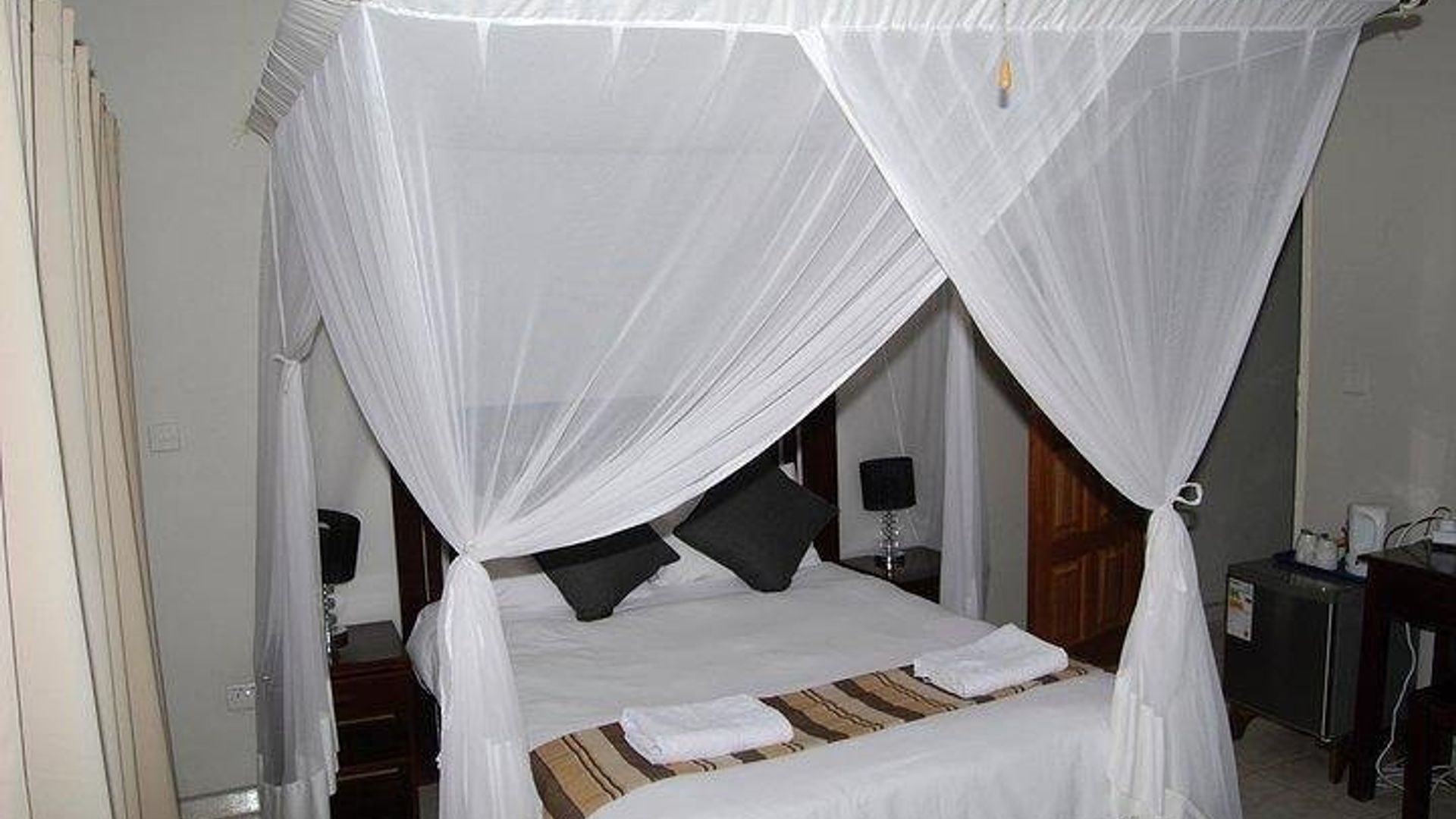 3 Ijoro | Iminsi 4 Dzimbahwe Guest Lodge Package