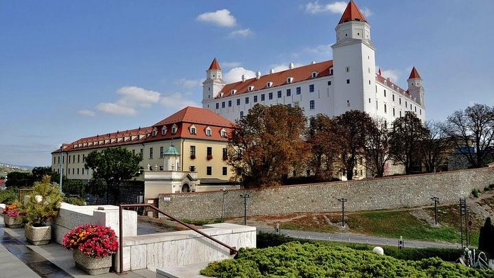 Budapest to Bratislava Costumizable Private Day tour with lunch