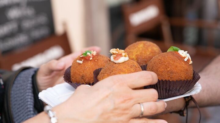 Taormina: Sicilian Street Food & Wine Tour by Do Eat Better