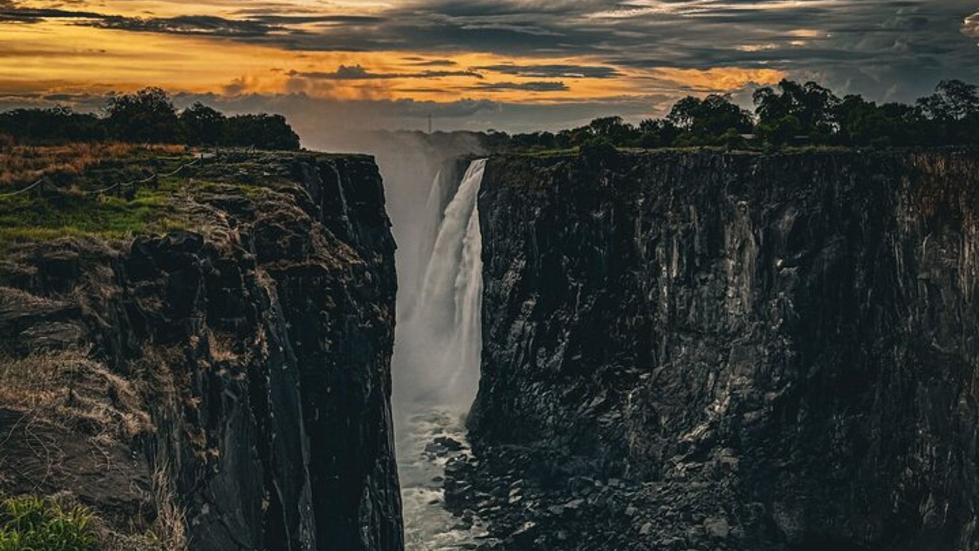 Victoria Falls Twin-Side Adventure: Zimbabwe & Zambiya