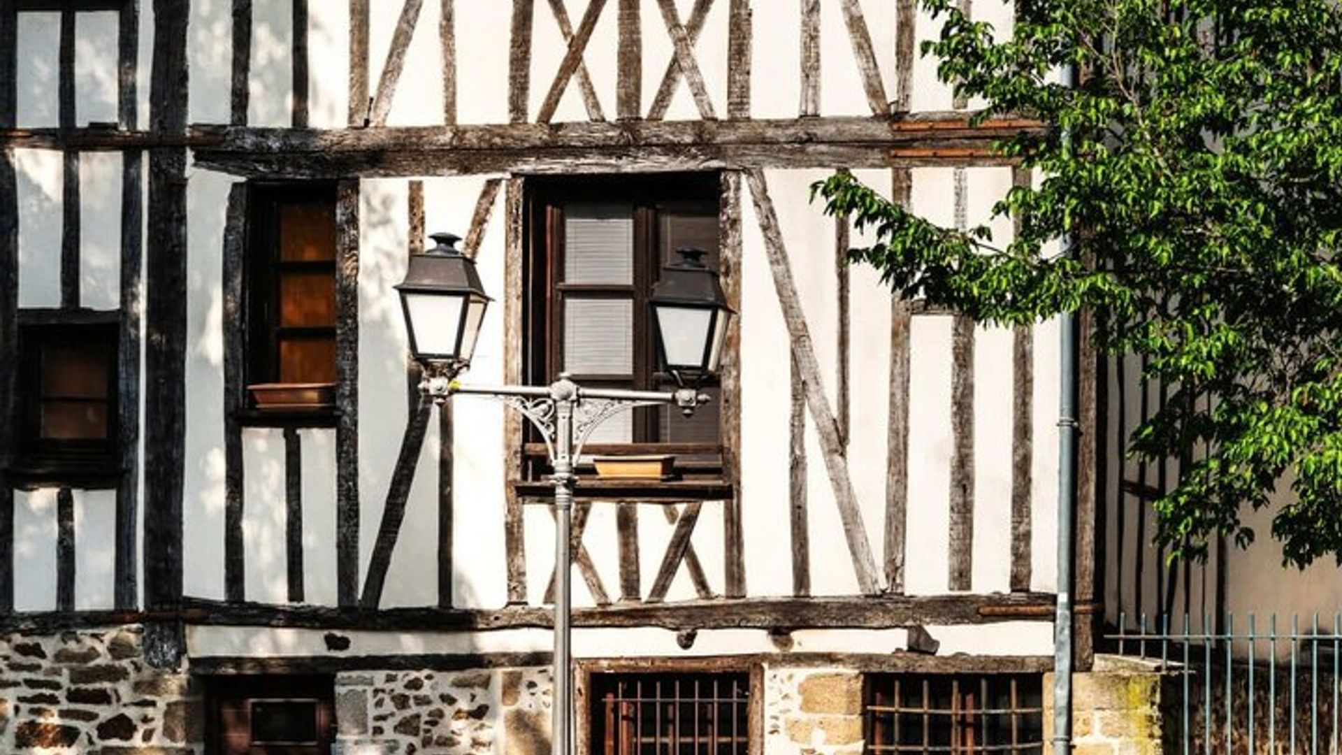 Bonjour Limoges : Privé 2 - Heure Intro City Walk avec Guide Local
