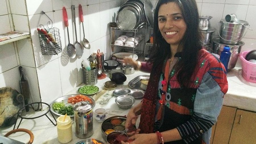 Jaipur Market Tour & Vegetarian Rajasthani Home Cooking Class