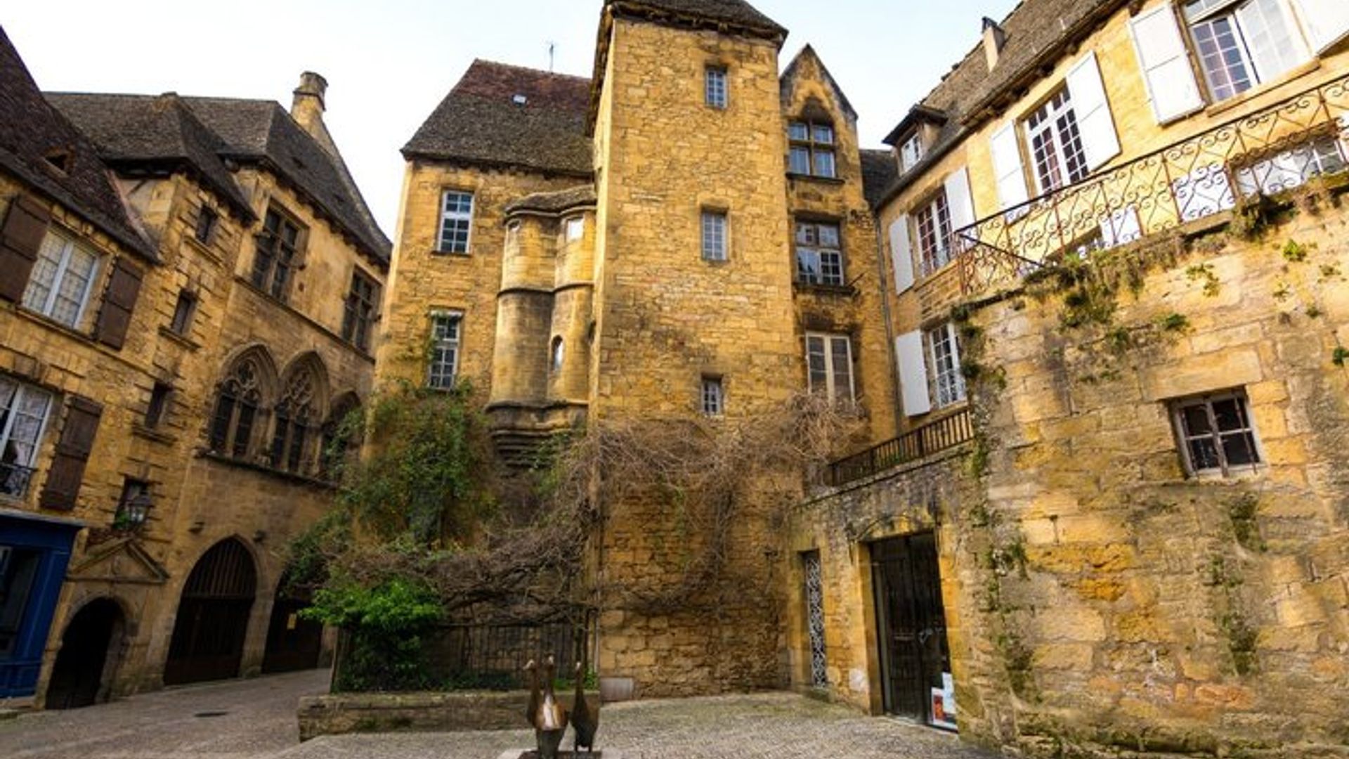 Sarlat-la-Caneda Visite audioguidée à pied 1h et 15 commentaires