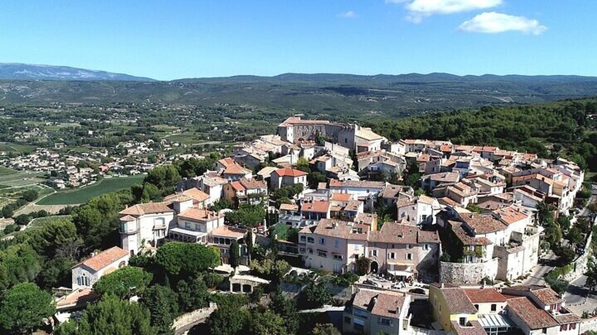 2 Best Villages of Var Region and Wine Tasting from Sanary port