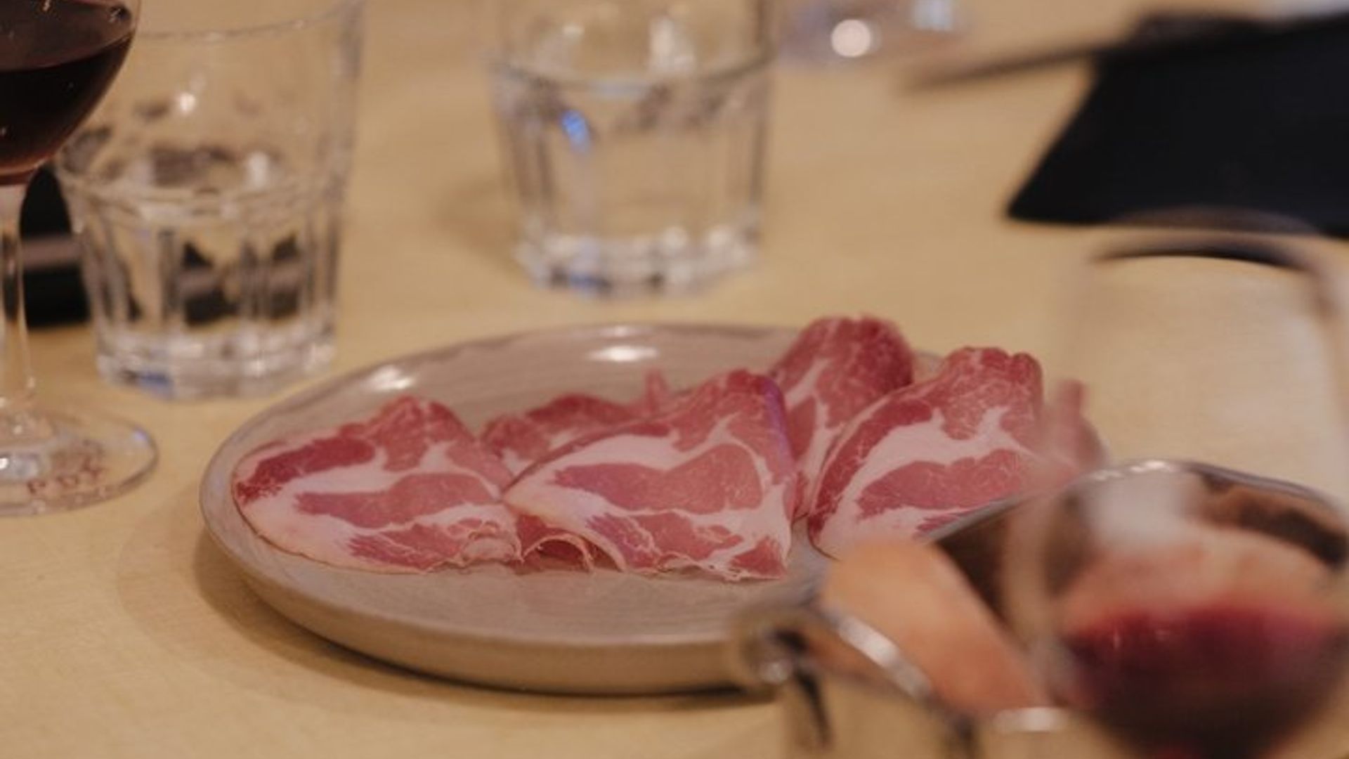 Visite à pied du déjeuner en petit groupe avec de la bonne nourriture et des points forts