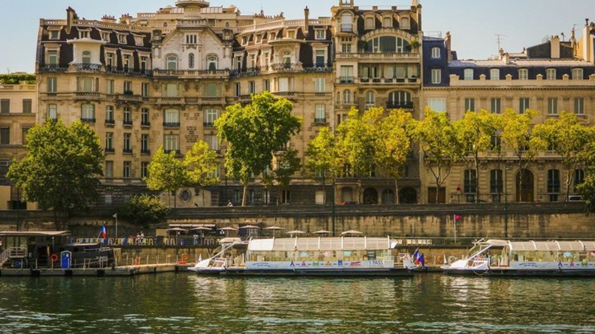 Paris Night River Cruise On The Seine With Waffle Tasting