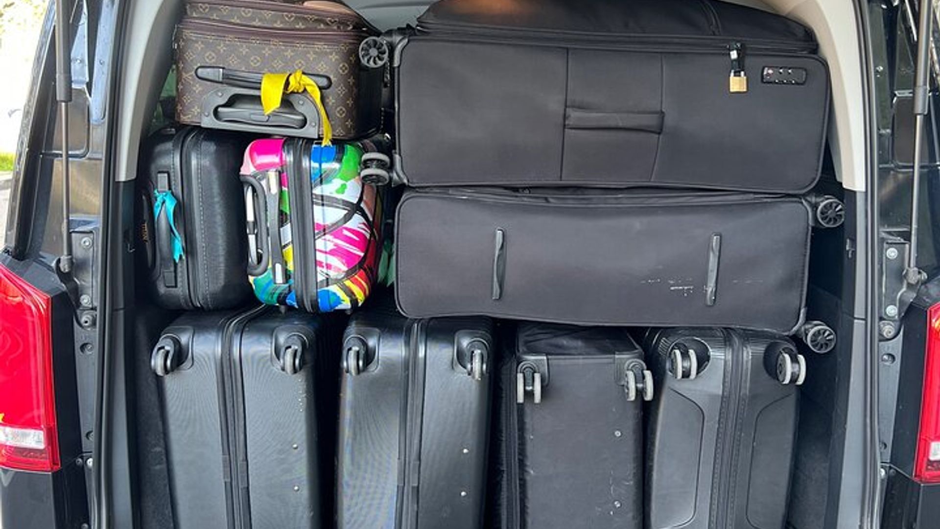 Paris Private Transfer to CDG or Orly with Luxury Upgrade