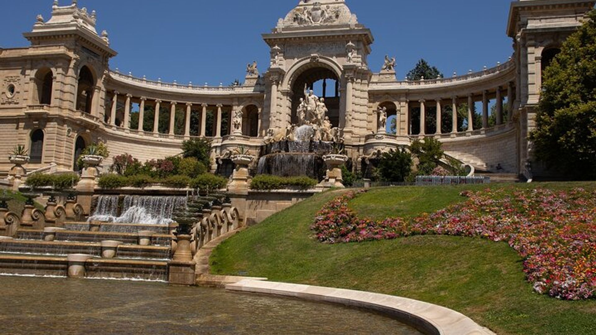 Private Transfer From Lyon To Marseille With a 2 Hour Stop