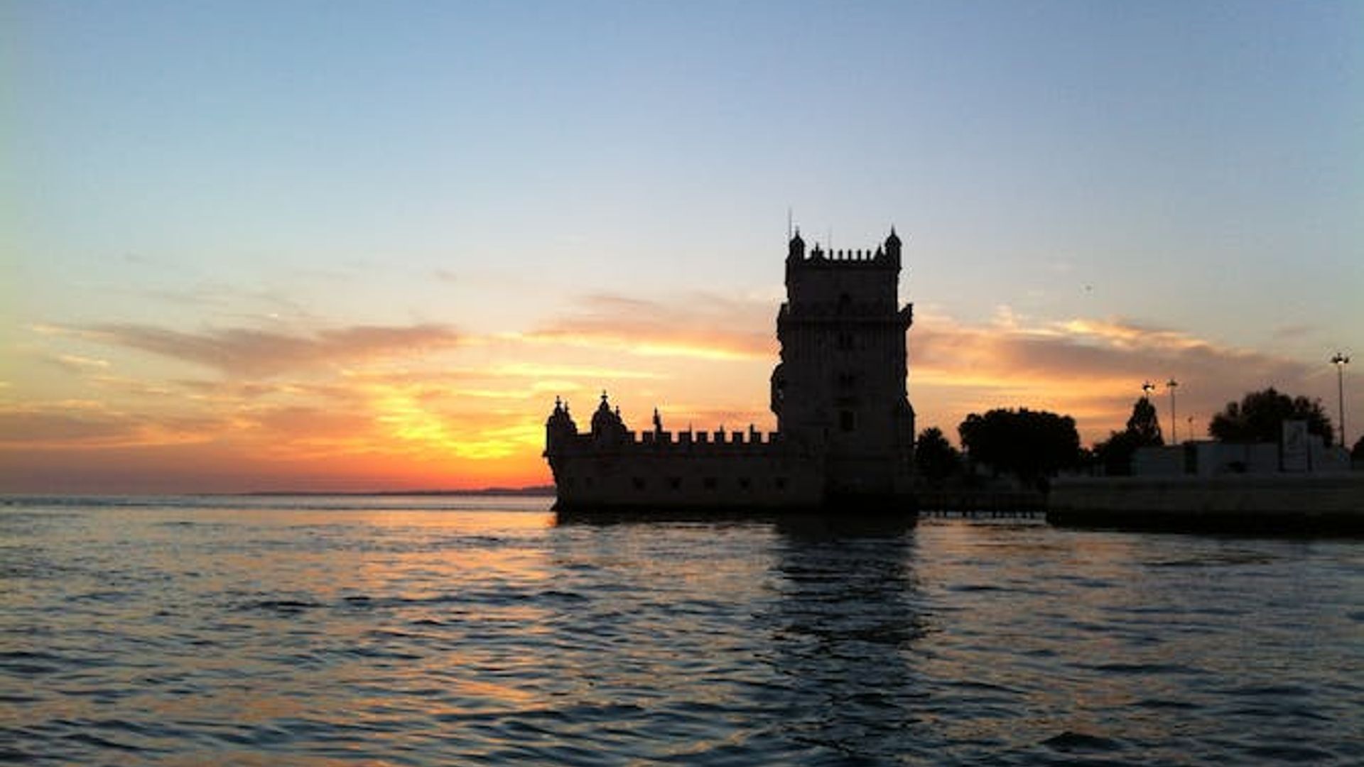 2-hour sunset sailing tour in Lisbon image 2